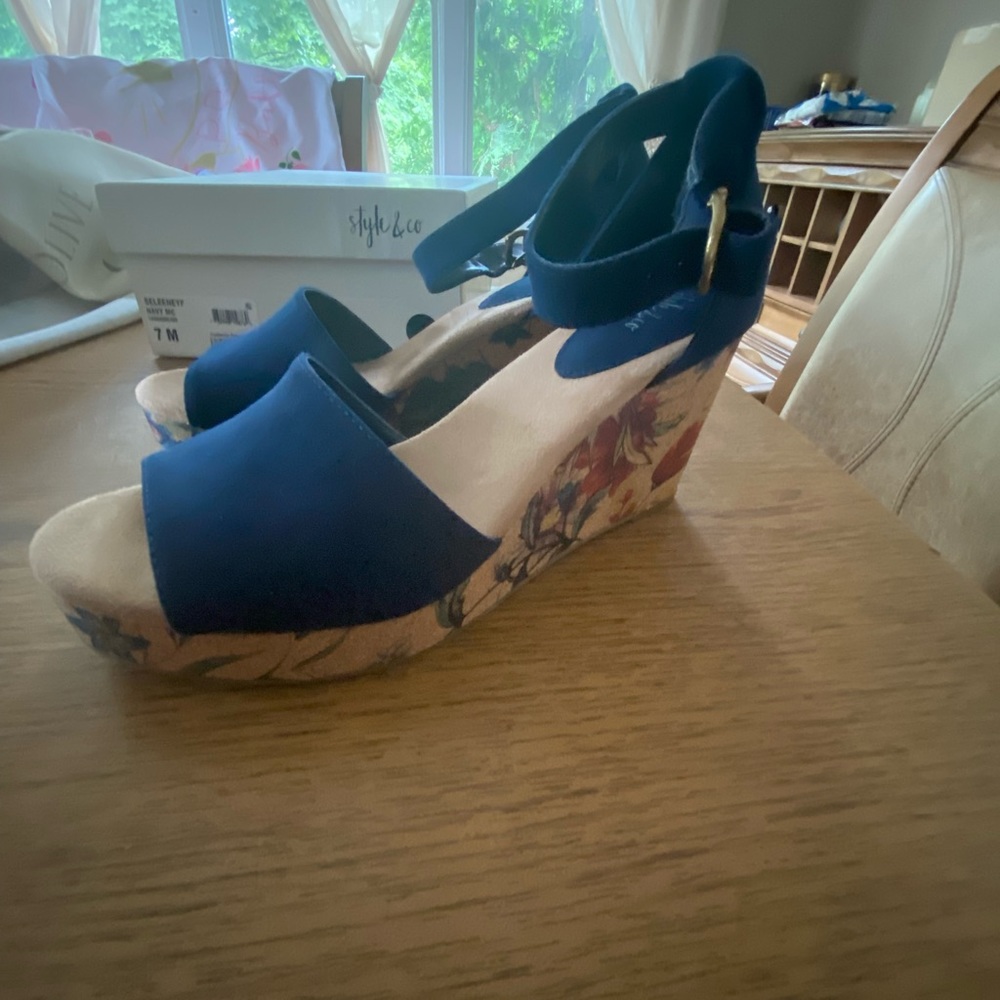 Seleeny Wedge Sandals - Picture 4 of 6